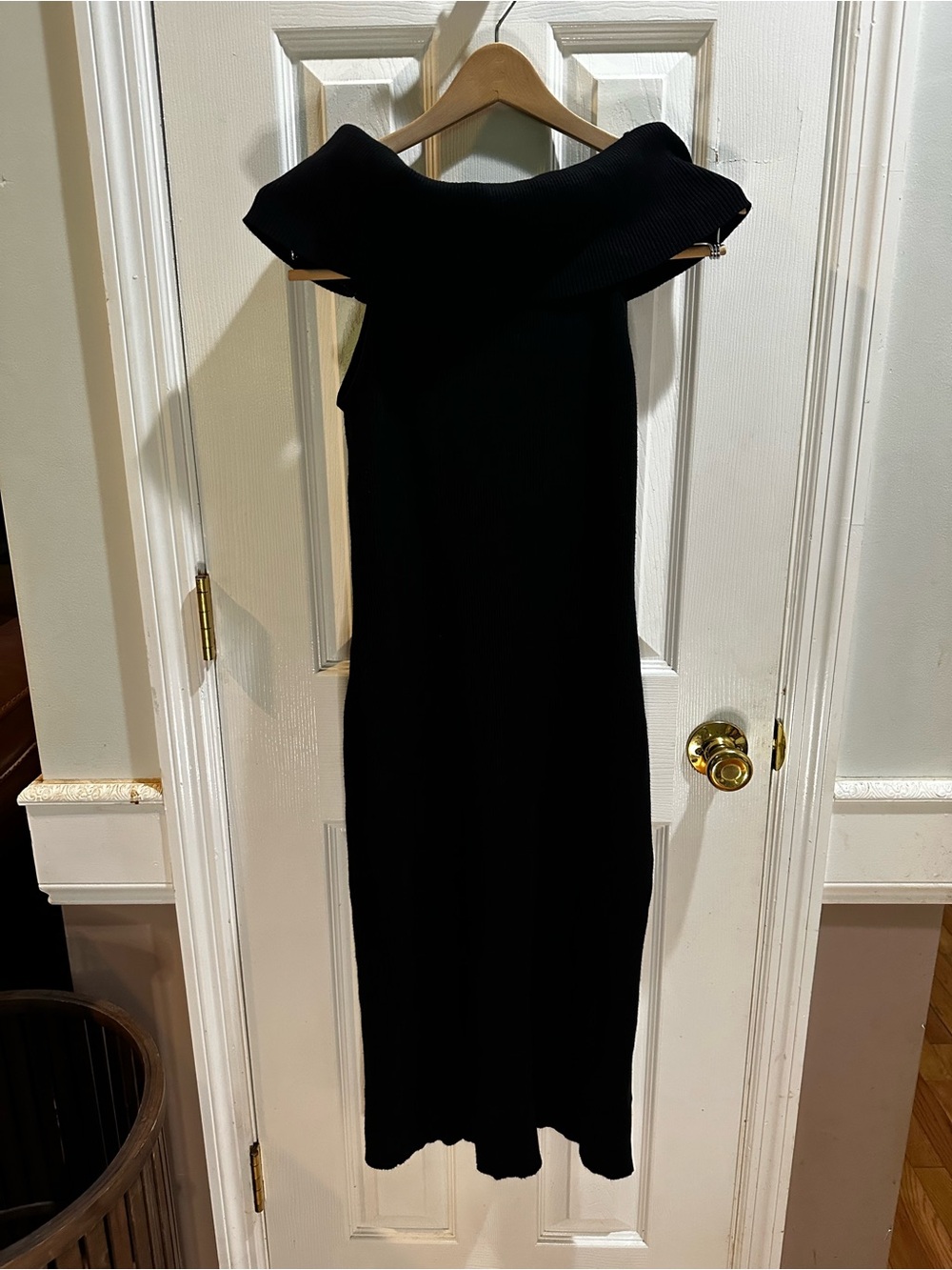 House Of Harlow Black Off Shoulders Midi Dress Ribbed Body on Minimalist Med
